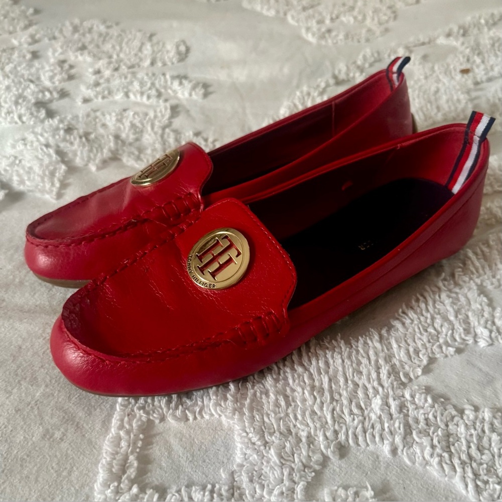 Tommy Hilfiger Red Leather Driving Loafers Womens 9.5 Gold Logo Slip On Flats